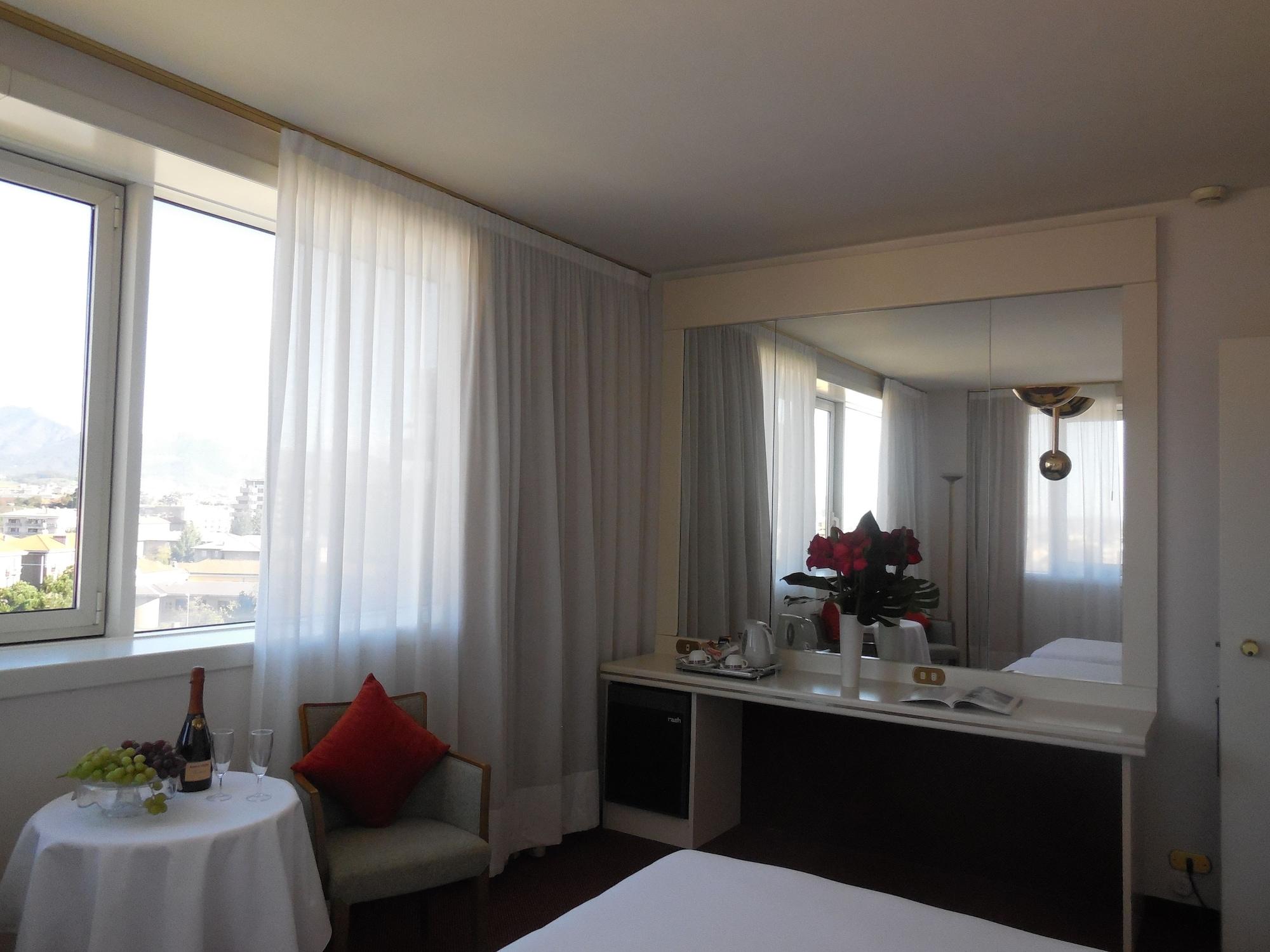 Starhotels Cristallo Palace Bergamo Exterior foto